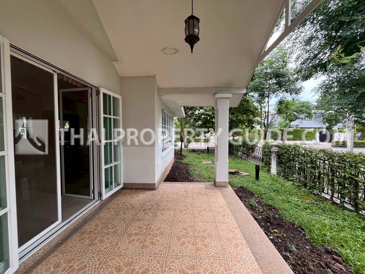 House with Shared Pool in Other 